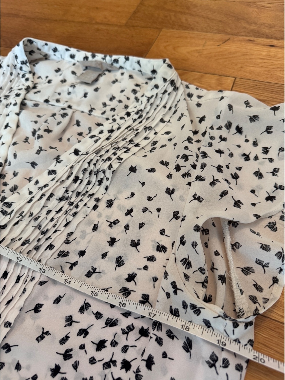 H&M pattern flowy button down - Picture 4 of 7